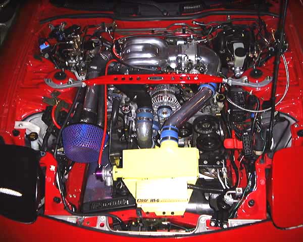 engine_bay.jpg (71045 bytes)